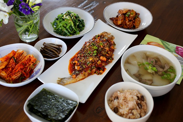 Dinner Table Korean Phrases